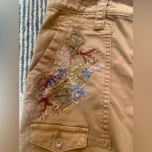 Anthropologie Women’s Khaki Jeans - The Wanderer - Sz 27 Embroidered Floral - Picture 3 of 11